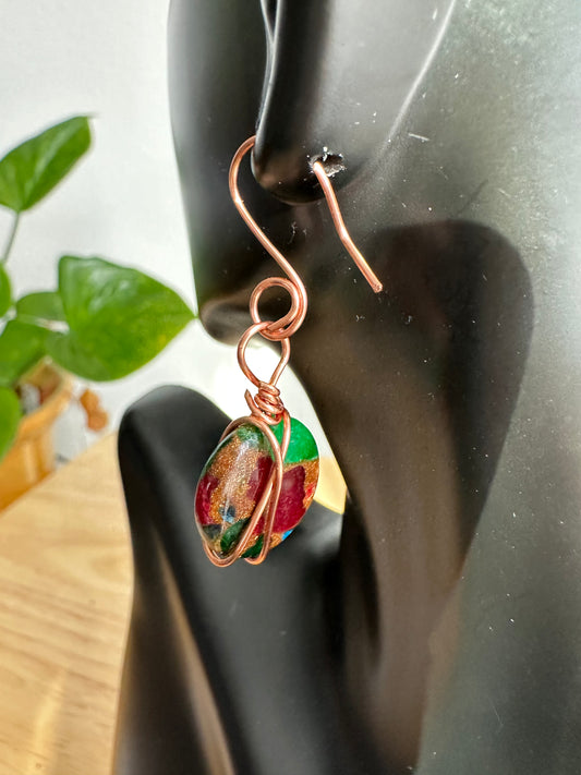 Agate - Earrings copper A glamorous piece to add a hint of sophistication to any outfit, these earrings are sure to make a lasting impression.