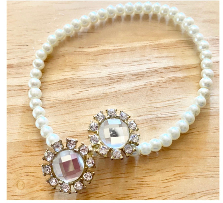 Inspired by the Great Gatsby, this bracelet is crafted with faux pearls and sparkling rhinestones. Adorn yourself with this handmade jewelry and enjoy free U.S shi