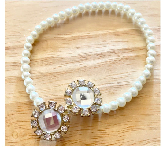 Inspired by the Great Gatsby, this bracelet is crafted with faux pearls and sparkling rhinestones. Adorn yourself with this handmade jewelry and enjoy free U.S shi